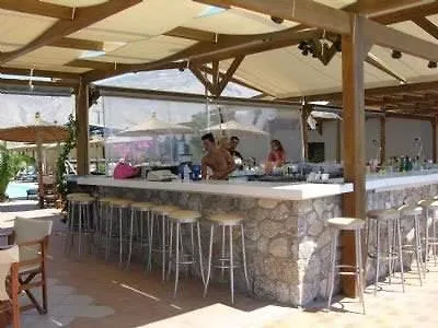 Salty 3* Perissa (Santorini)